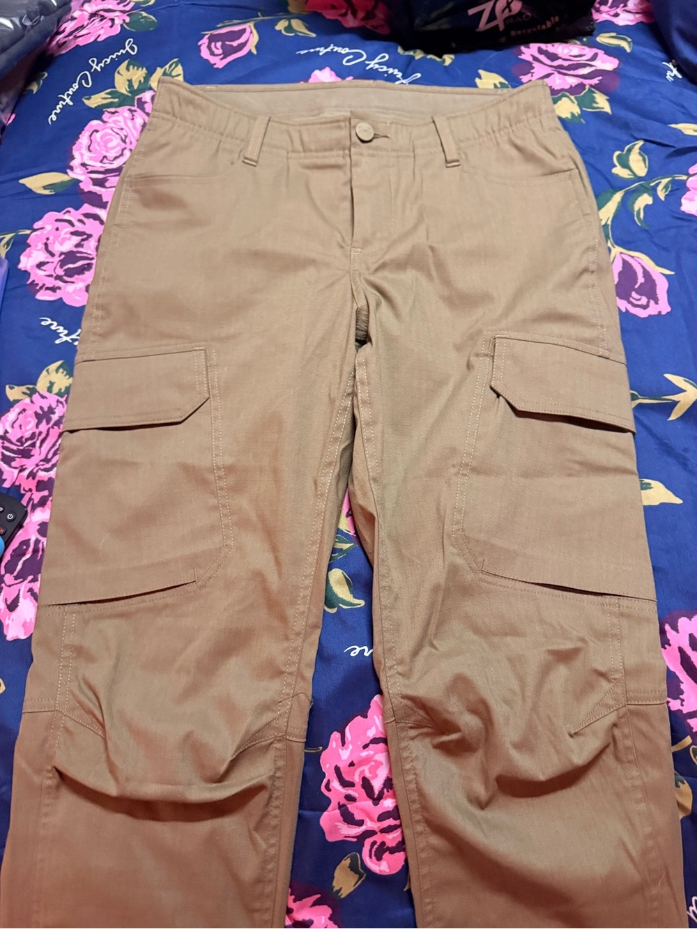 Under Armour women’s Cargo Pants in Tan